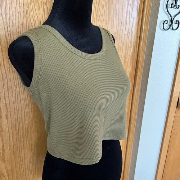 Dazy women's size S ribbed green crop tank top - Picture 3 of 7